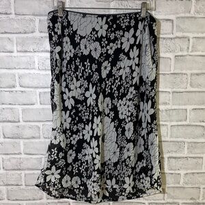 Beechers Brook Chic Floral A-Line Skirt in Black and White- size 14 ish